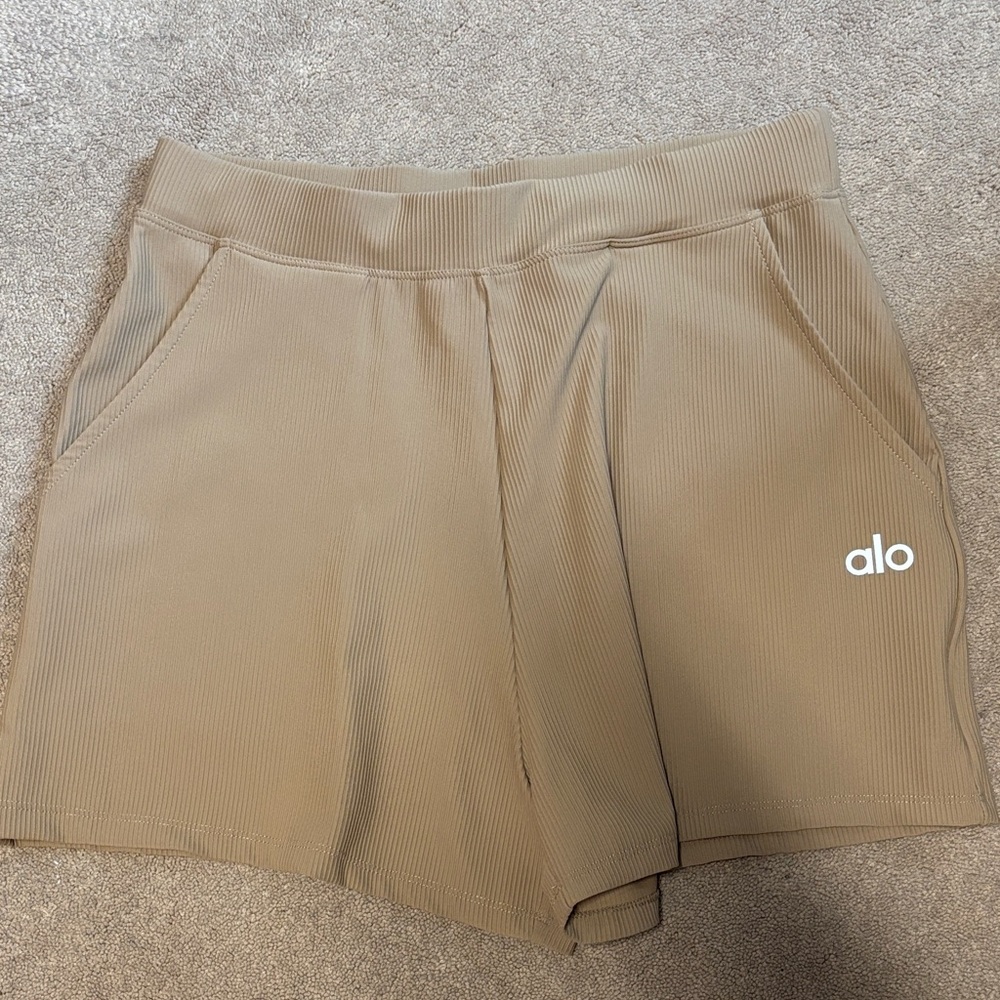 ALO Yoga Women's Beige Athletic Shorts